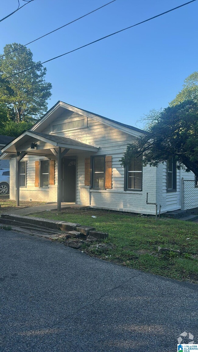 Building Photo - 2212 20th St N