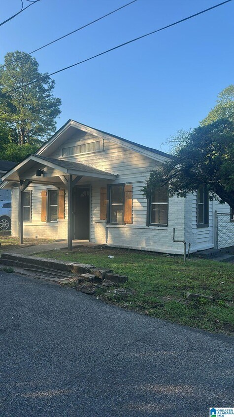 Primary Photo - 2212 20th St N
