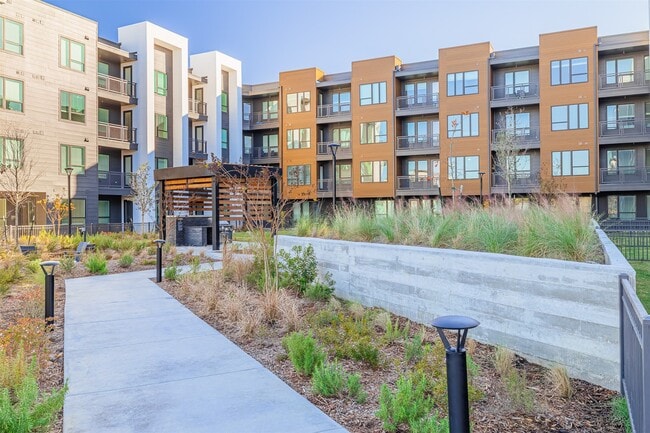 Building Photo - 10505 Deerwood Rd