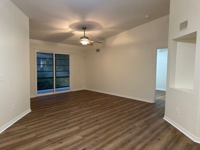 Building Photo - 6019 Scotchwood Gln