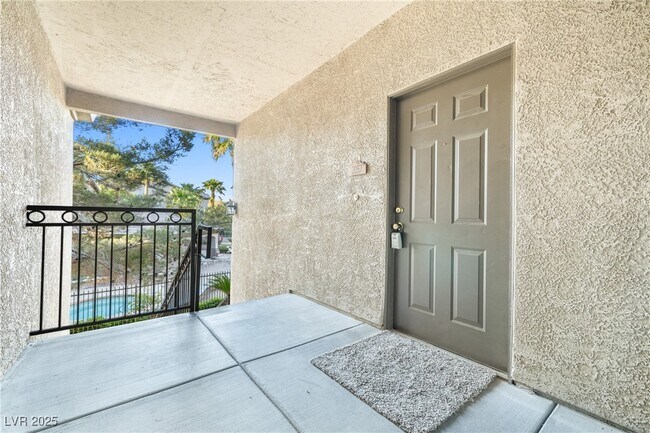 Foto del edificio - 8250 N Grand Canyon Dr