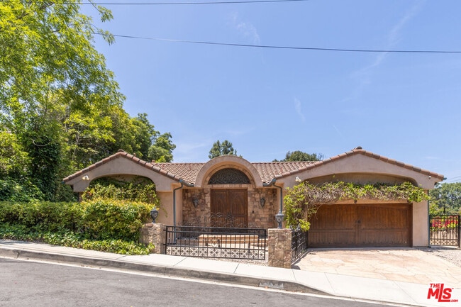 Building Photo - 15401 Brownwood Pl