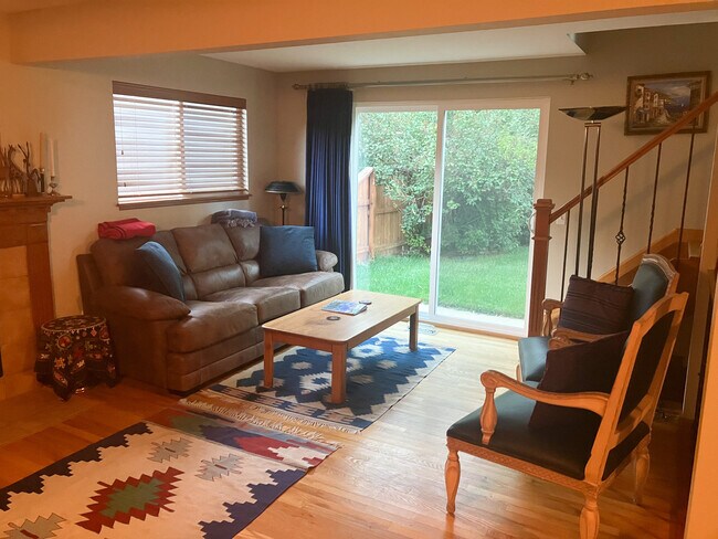 Sala de estar - 421 W Sycamore Ct