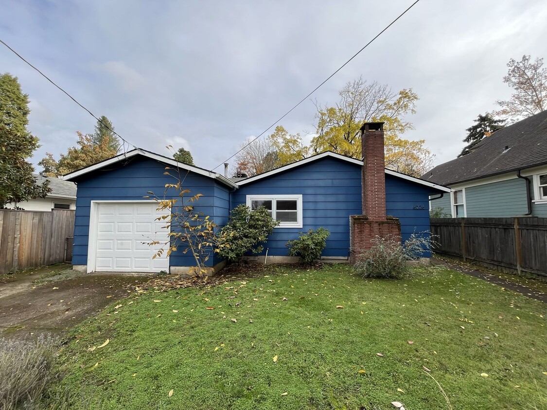 Primary Photo - Charming 3-Bedroom Home with Hardwood Floo...
