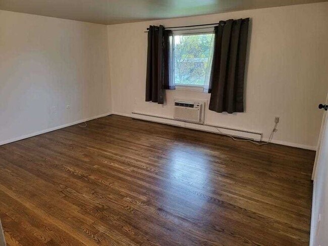 Building Photo - 1704 Parr Lake Dr