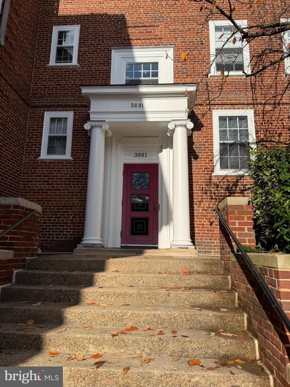 Foto principal - 3881 Porter St NW