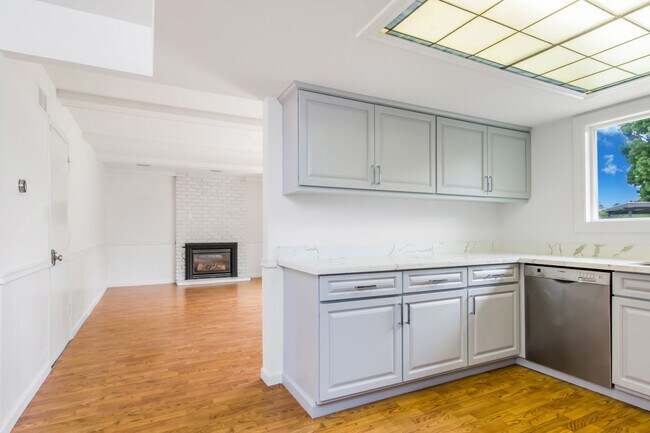 Building Photo - 3059 Arguello Dr