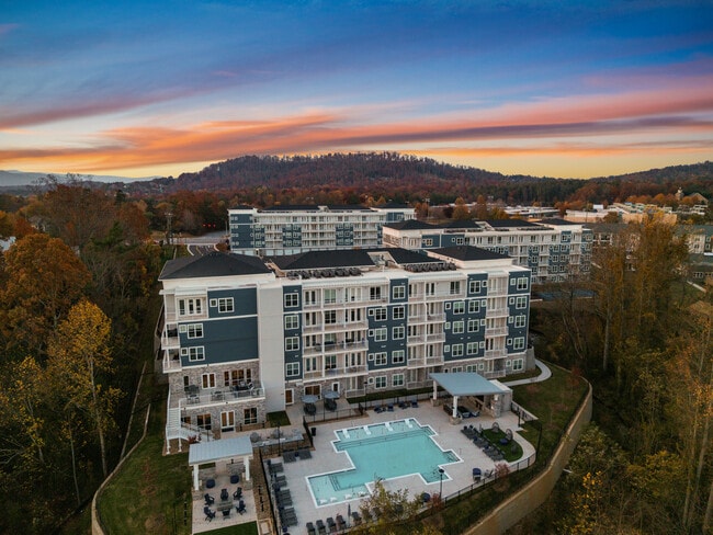 Building Photo - Venture at Lake Julian