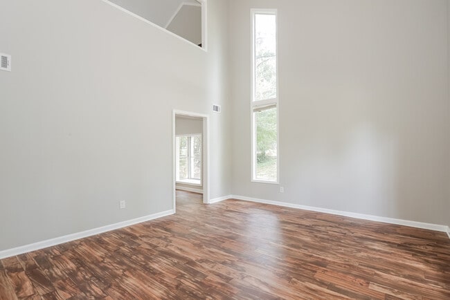 Building Photo - 6740 Creekmoor Ln