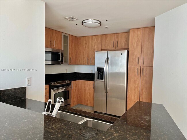 Foto del edificio - 7900 Harbor Island Dr