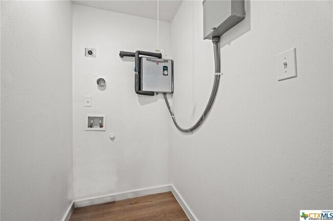 Foto del edificio - 2906 Hicks Ave