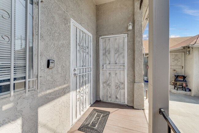Foto del edificio - 2034 Eastlake Ave