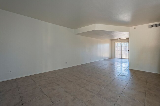 Building Photo - 5821 N 59th Dr