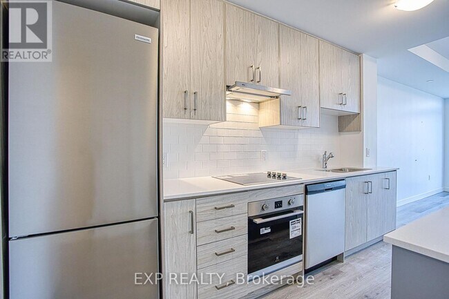 Building Photo - 461 Green Rd