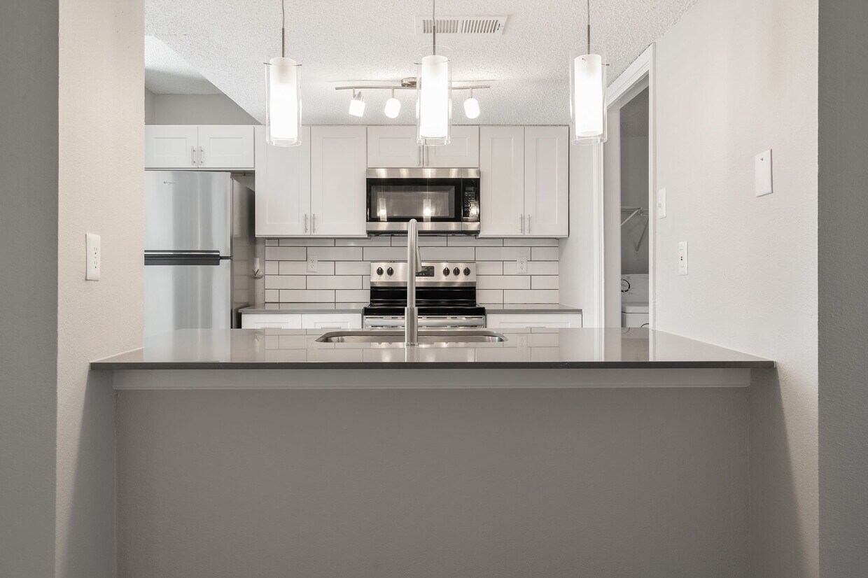 Tides on Green Oaks Apartments in Arlington, TX