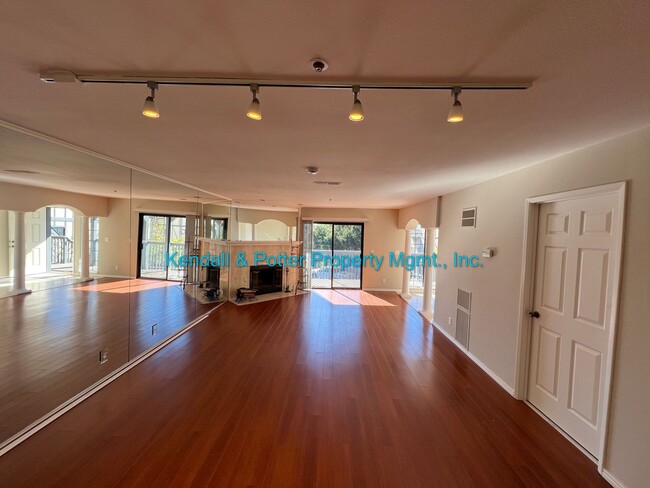 Foto del edificio - Quiet and Private Near Seabright Beach 2BR...