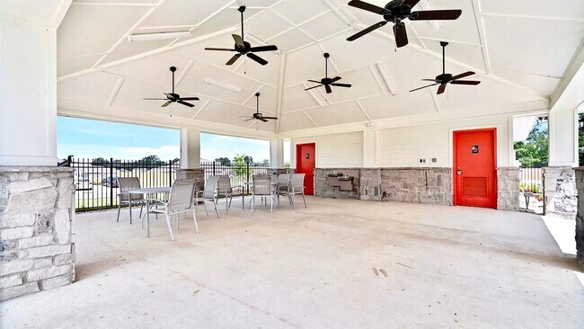 Foto del edificio - Modern 3 Bedroom Home in Miraval Subdivision