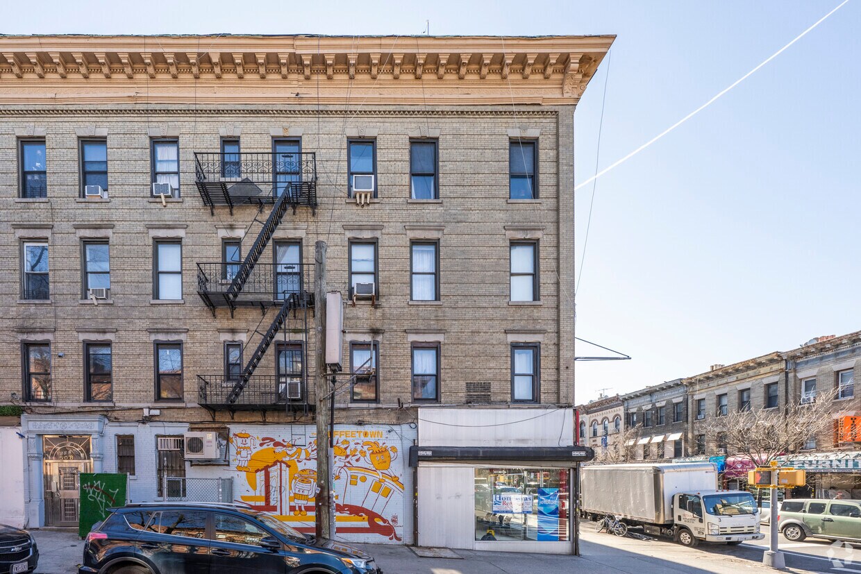 Building Photo - 5501 5th Ave