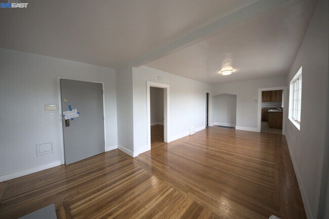 Foto del edificio - 2856 Georgia St