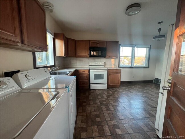 Building Photo - 173 Wakelee Ave