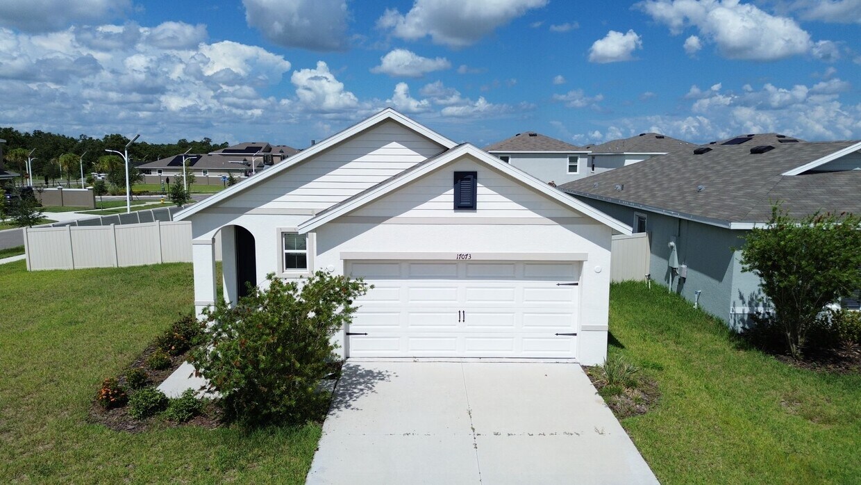 Primary Photo - Lagoon community-17073 oval Rum Dr