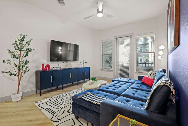 Foto del edificio - 13701 Montfort Dr