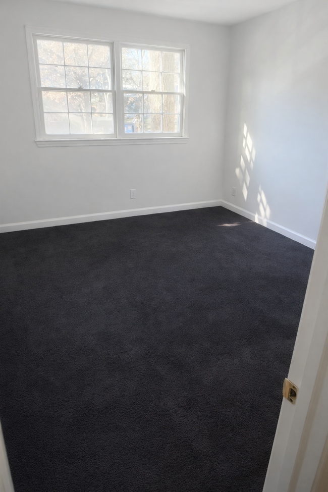 Building Photo - 2810 Carriage Dr