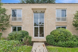 140 Green Bay Rd
