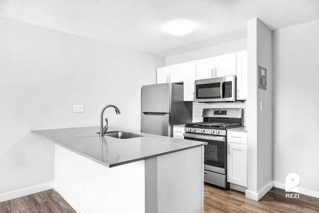 Building Photo - 5005 Manor Rd