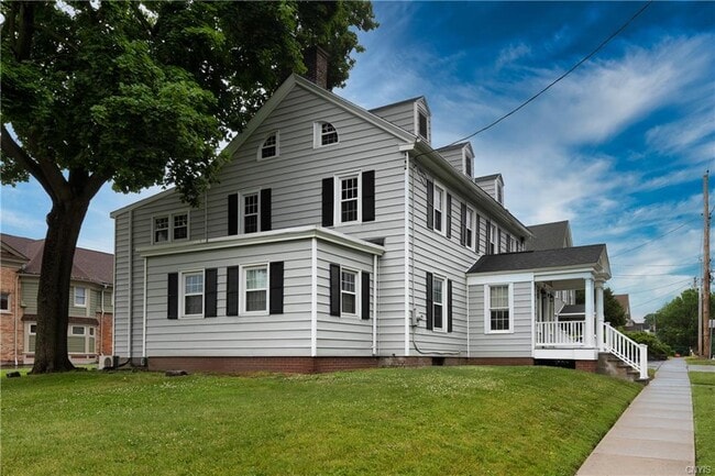 Building Photo - 132 North St