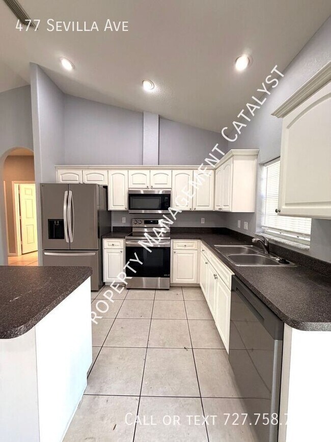 Foto del edificio - 477 Sevilla Ave