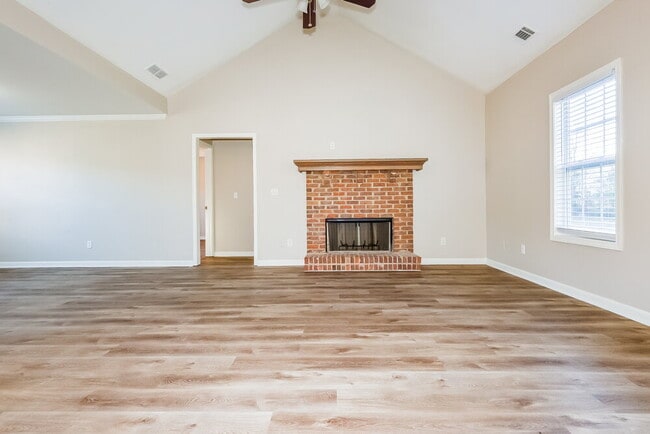 Building Photo - 1009 Crystal Brook Way