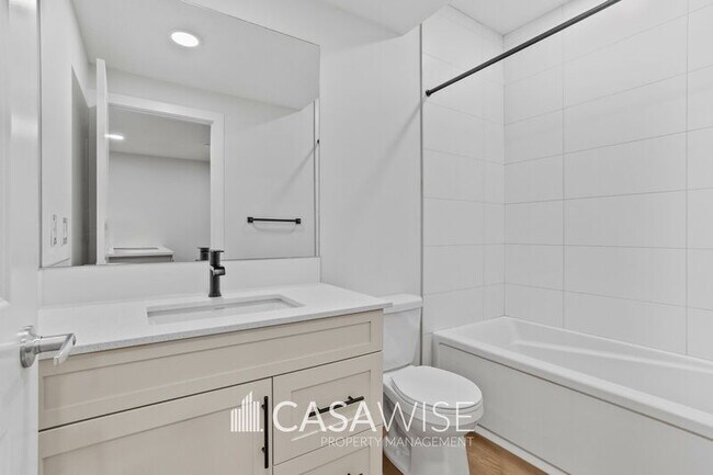 Building Photo - 8127-8228 228 St NW