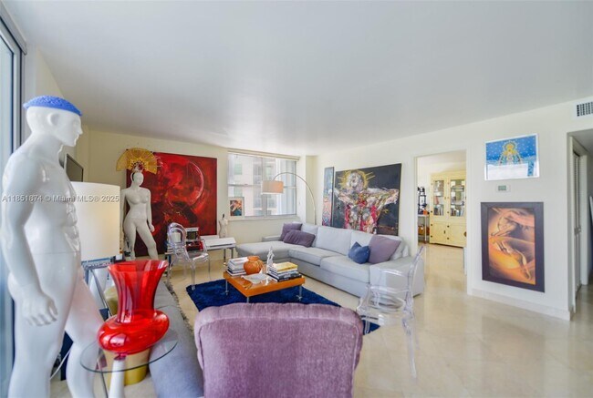 Foto del edificio - 5838 Collins Ave