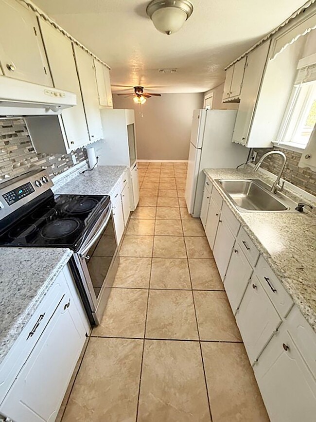 Building Photo - Nice 3 Bdrm 1 Bath Home in Gunter Texas