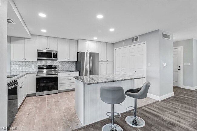 Foto del edificio - 4312 S Bay Cir