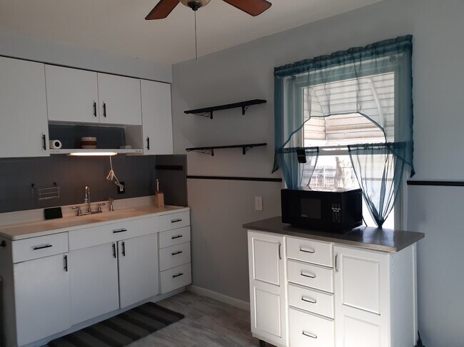 Foto del edificio - 25880 Groveland St