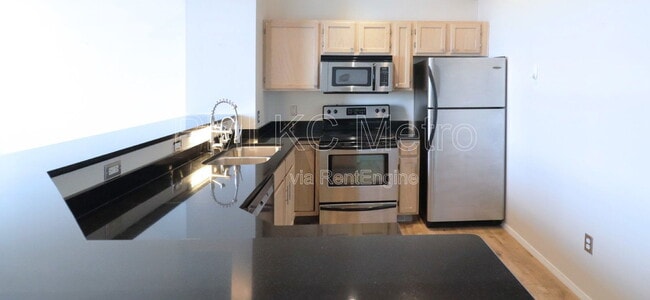 Building Photo - 200 Main St