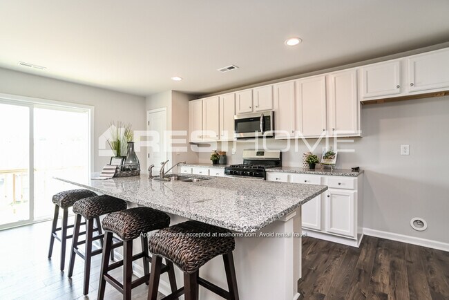 Building Photo - 8396 Waxhaw Hwy