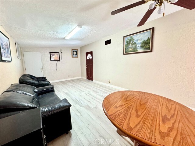 Foto del edificio - 17425 Tadmore St