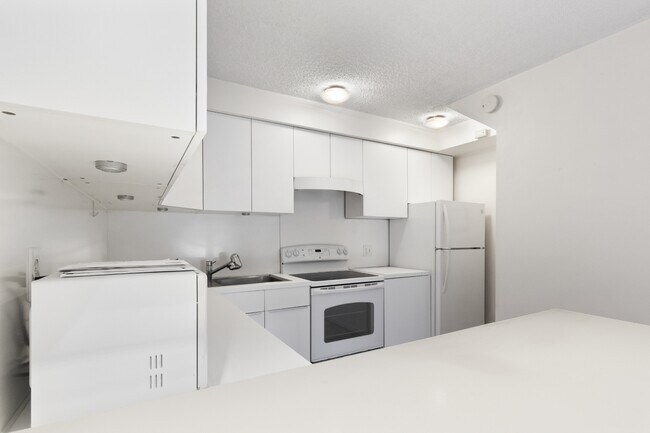 kitchen - 11005 Kittridge St