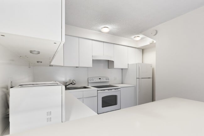 kitchen - 11005 Kittridge St