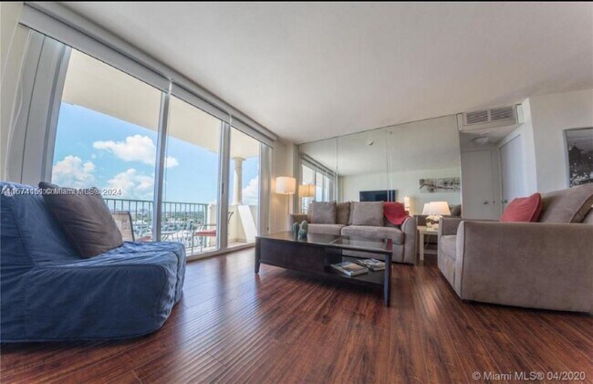 Building Photo - 9195 Collins Ave