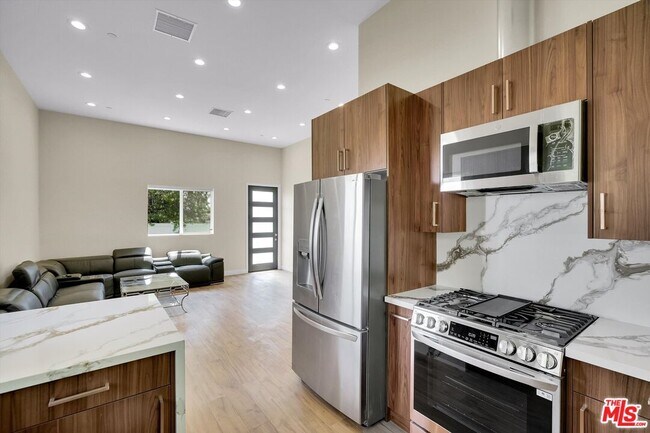 Foto del edificio - 19545 San Jose St