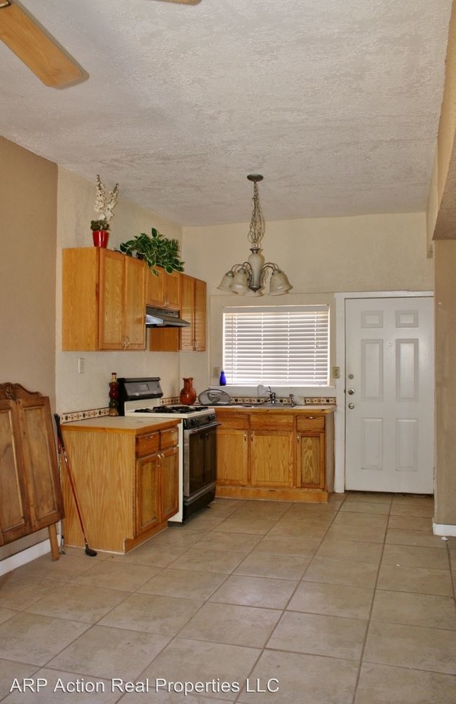 Building Photo - 10604 Sparks Cir