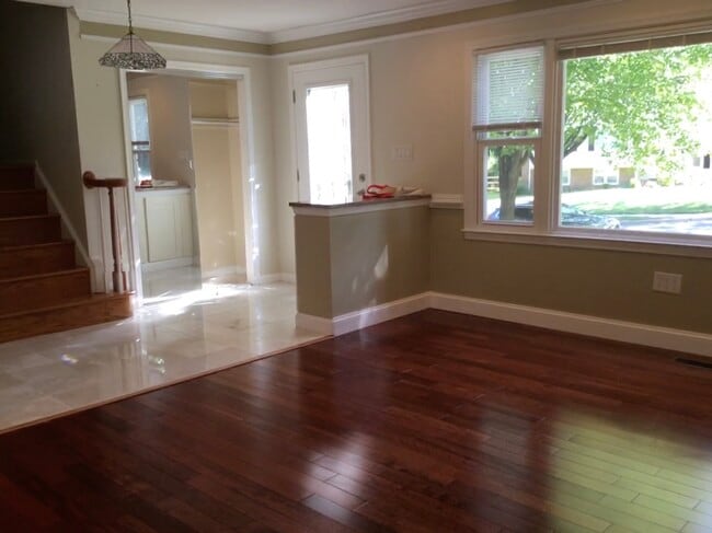 Building Photo - 5 Surry Ct