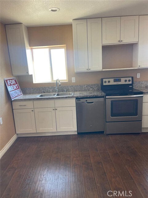 Foto del edificio - 21226 Stoddard Wells Rd