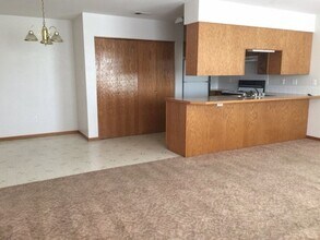 Building Photo - 4933-4933 Basswood Dr