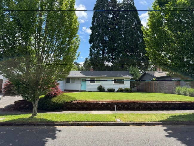 Building Photo - 6720 SW Oakwood Dr