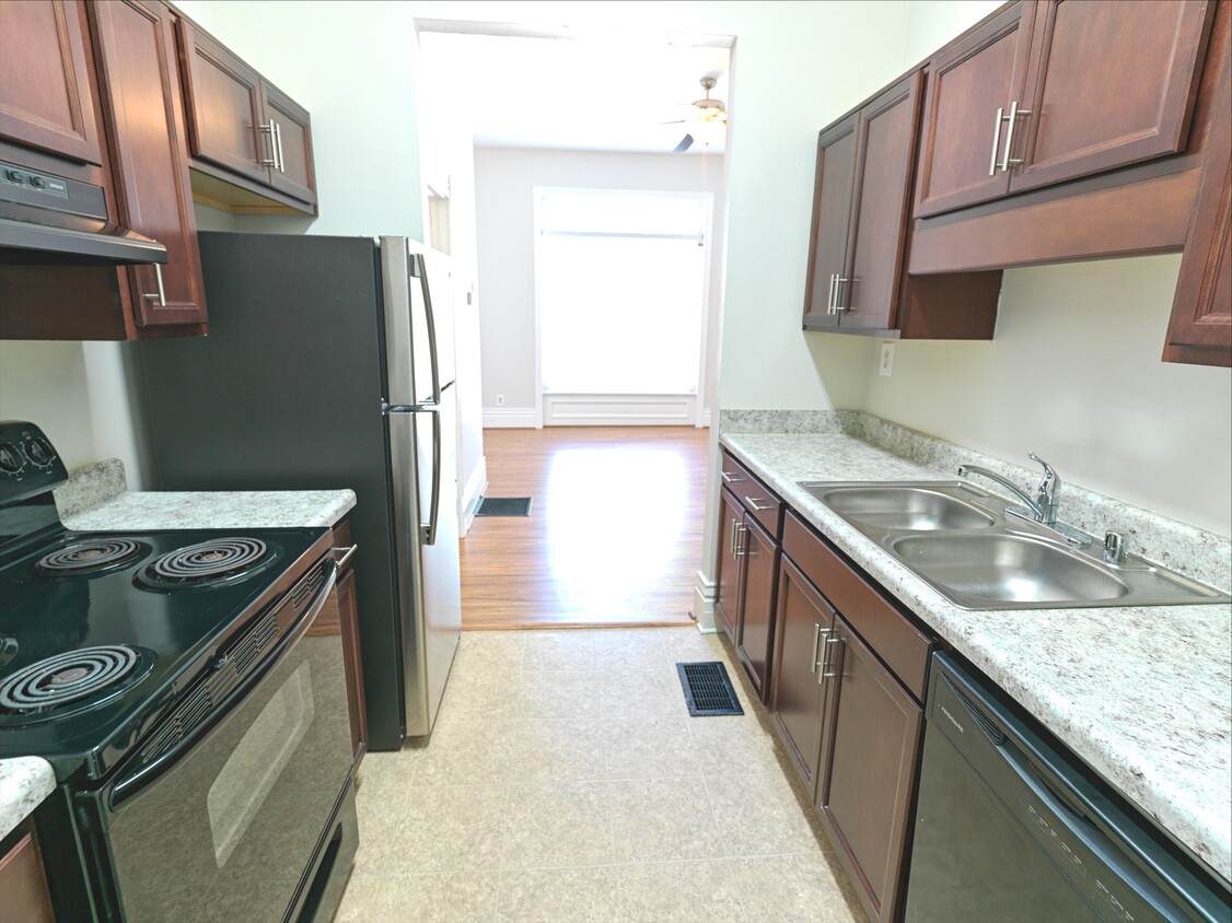 Foto principal - 1200 E Broadway
